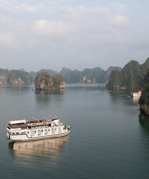La Regina Cruises | Bai Tu Long Bay